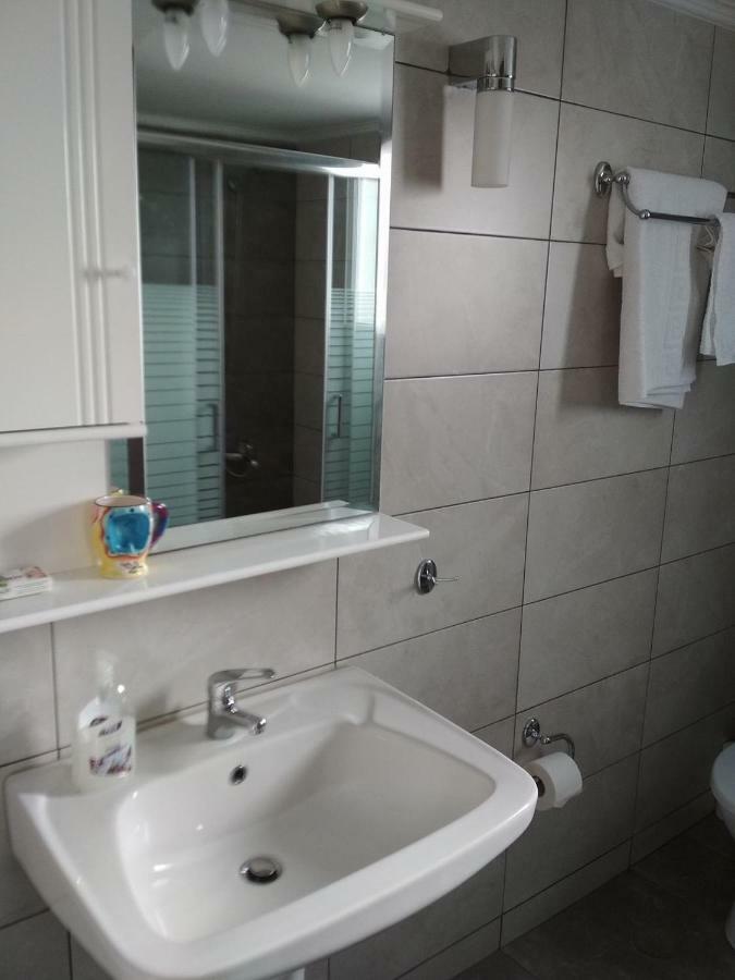 Zeras Apartments Adámas Eksteriør bilde